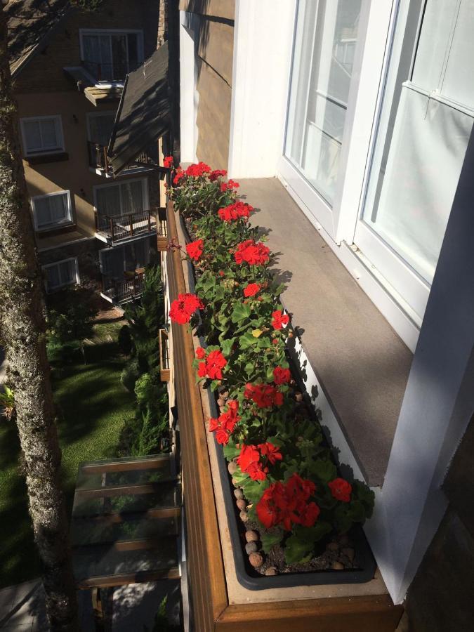 Excelente apartamento em Gramado/RS no Condomínio Casa de Pedra Exterior foto
