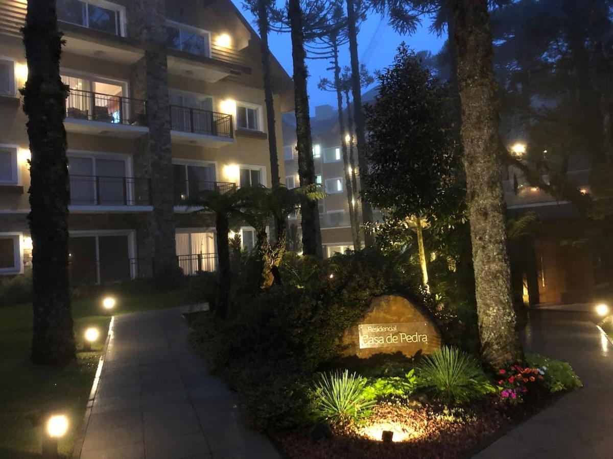 Excelente apartamento em Gramado/RS no Condomínio Casa de Pedra Exterior foto
